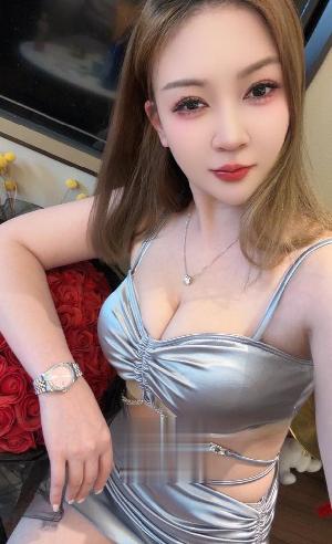 白皙美腿凹凸有致紧实嫩鲍可吸舔