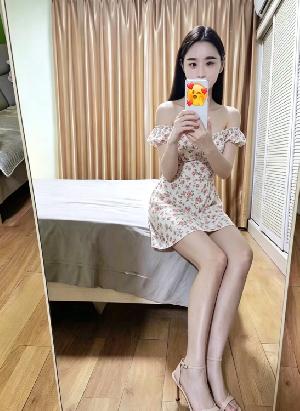 小巧少妇