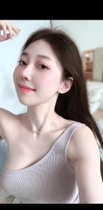 丰满纯情小美女