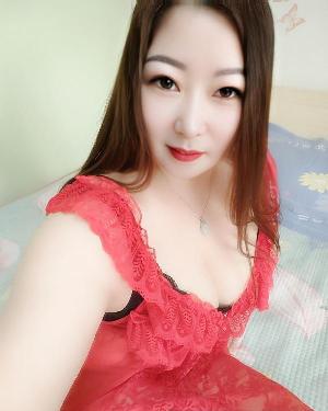 丰满白皙翘臀熟女