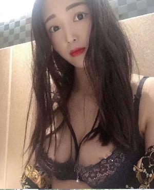 妹子骚气逼人会调情