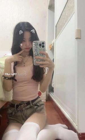 00后嫩妹穴紧水多易高潮
