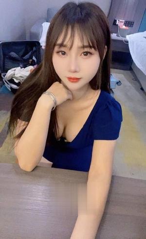 奶子很粉嫩的妹妹