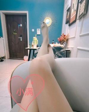 龙首黑丝袜小满