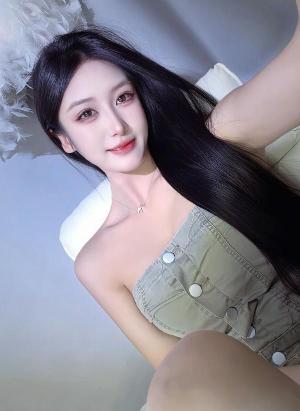 白嫩水润闷骚型女神