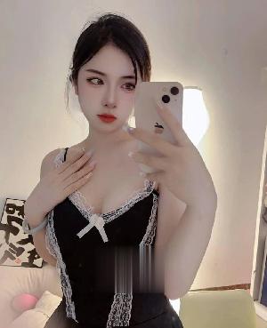 舌吻巨乳大波妹