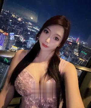 年轻嫩骚极品美女很有激情
