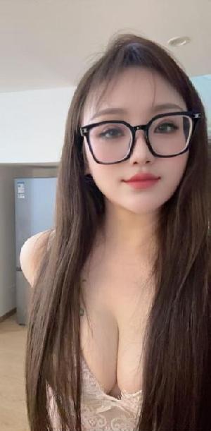 大胸易高潮小甜甜