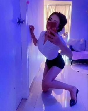 肤白长腿依依