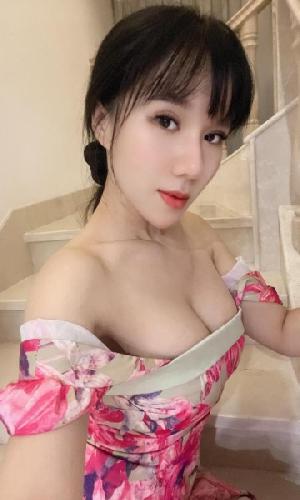 D奶长舌少妇