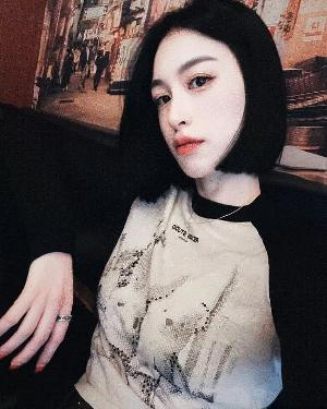 短发气质御姐