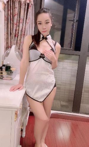 苗条的水汪汪少妇姐姐