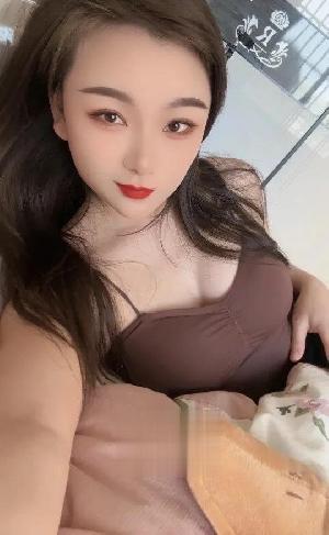 乖巧听话的小美女