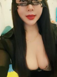 黑丝诱人丰满少妇