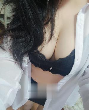 二刷大奶骚货