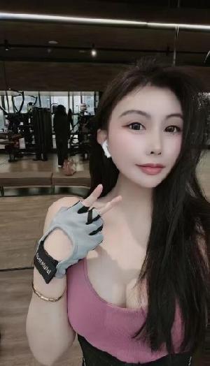 胸大腰细健身小少妇