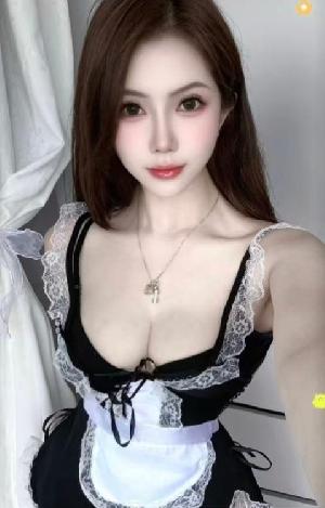 制服大胸小美女