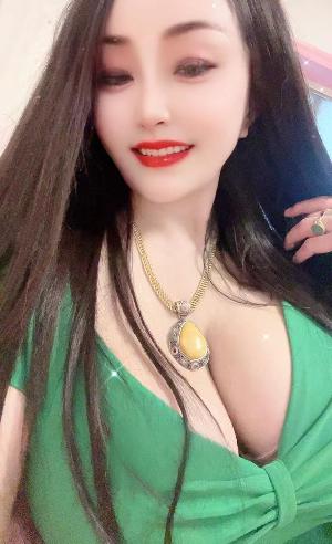 天津肤白大胸妹
