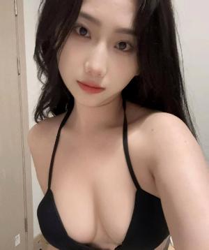 前凸后翘骚妹子