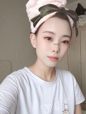 清纯小妹服务贴心