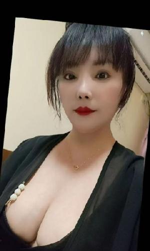 风韵巨乳少妇