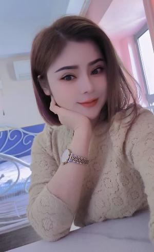 胸大臀桥的小美妞