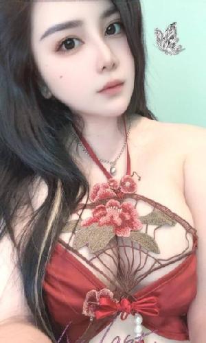 天然大胸女友范萌萌