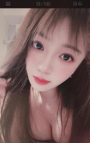 夫子庙大奶瑜伽小姐姐