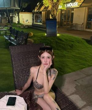 比比会喷水的纹身嫩妹