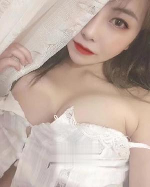 可甜可盐高挑妹