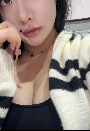 粉嫩极品御姐