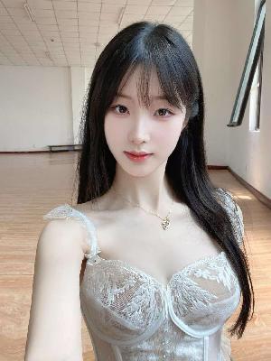昆山市兼职前凸后翘的粉嫩少女