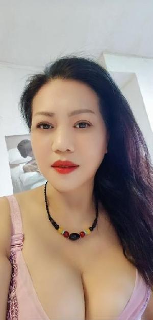 巨乳少妇