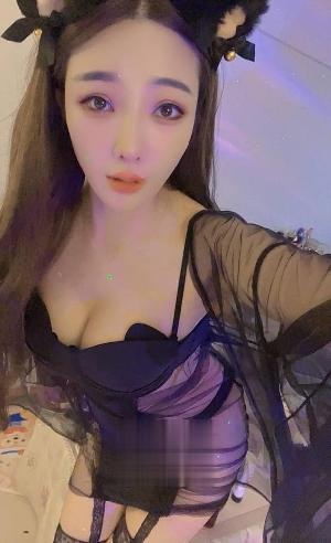 特色旗袍诱惑的长腿骚货