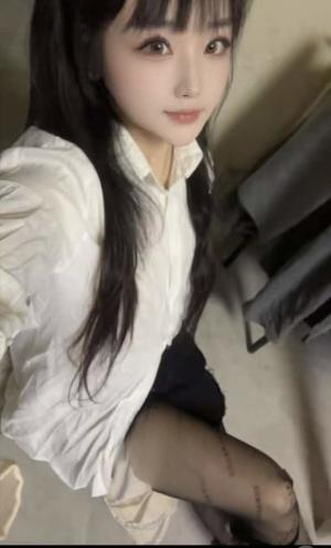龙首附近年轻妹子