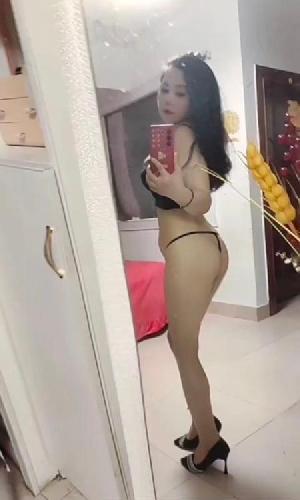 巨乳舔脚榨汁姐啊美