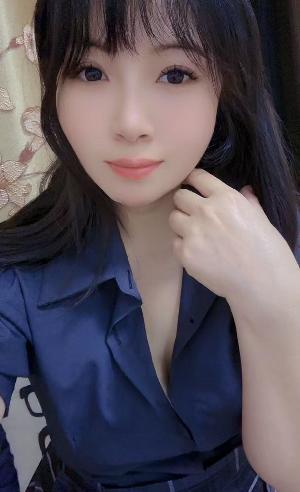 打卡白云打奶糖糖