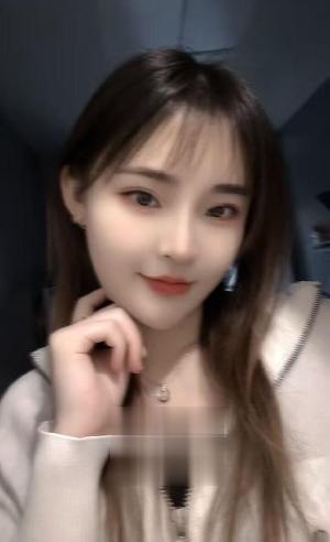 氛围感拉满的美妇老师