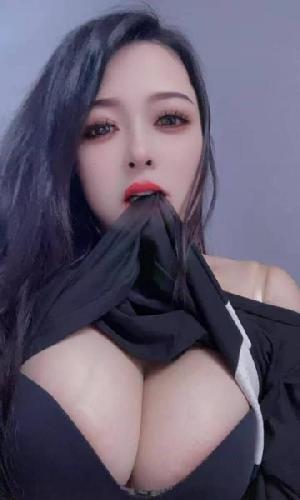 爆乳蔡蔡