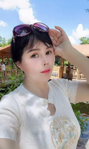 美艳尤物人妻