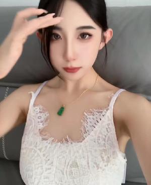大奶艾琳美女