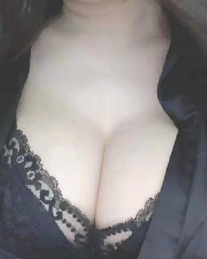 大奶毒龙熟妇