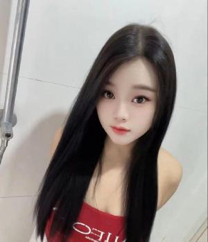 泉山迷人白嫩小妹