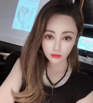黑丝苗条小骚妇