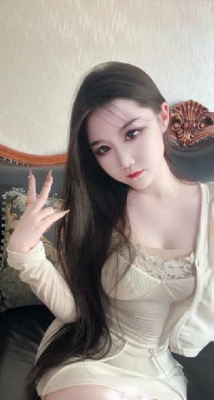 cbd黑丝翘臀女孩