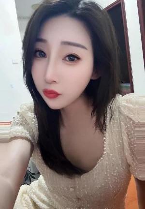 白嫩清纯妹子逼紧水多