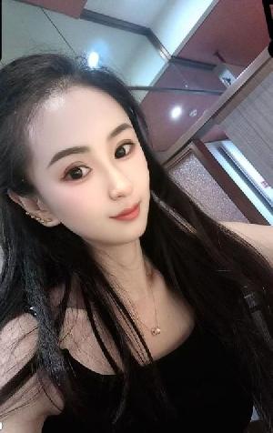 腰细臀圆的小骚逼