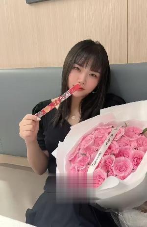 南山丰满骚小贝