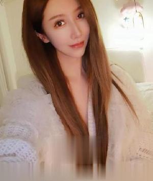 三通身材火辣的气质美女