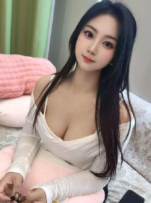 这么年轻却是个骚货尽情蹂躏